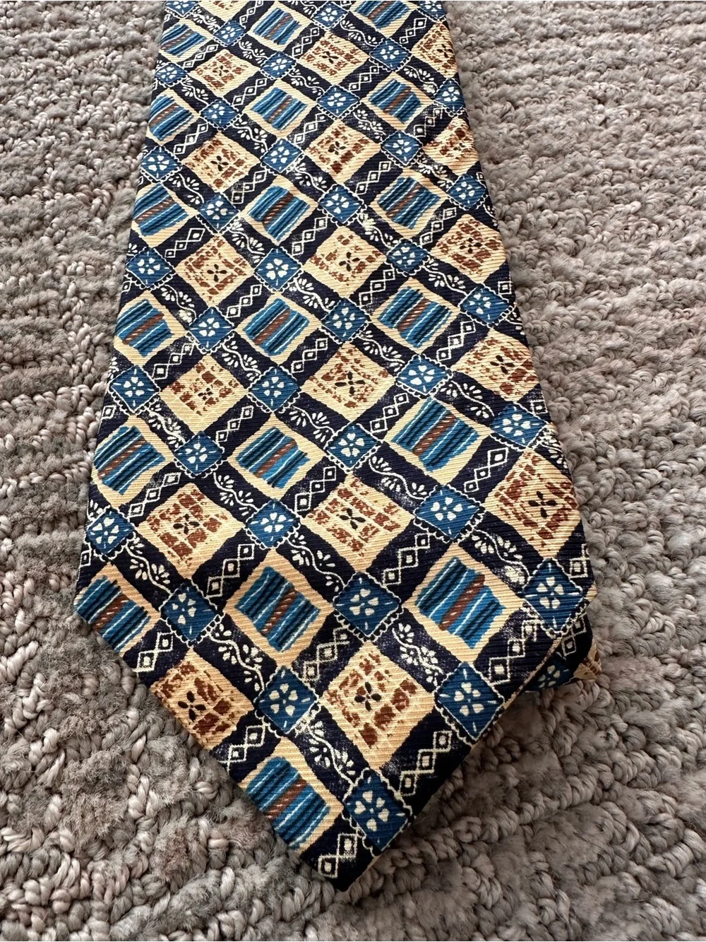 Il Gattopardo Italy 100% Silk Tie Blue Beige Geometric Diamond Pattern